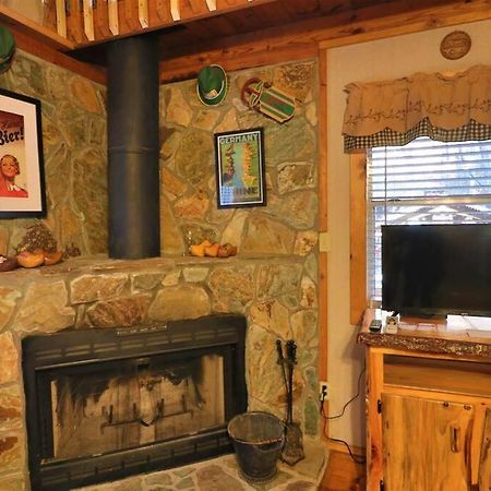 Oktoberfest Themed Cabin In Woods Stream #14 Helen Luaran gambar