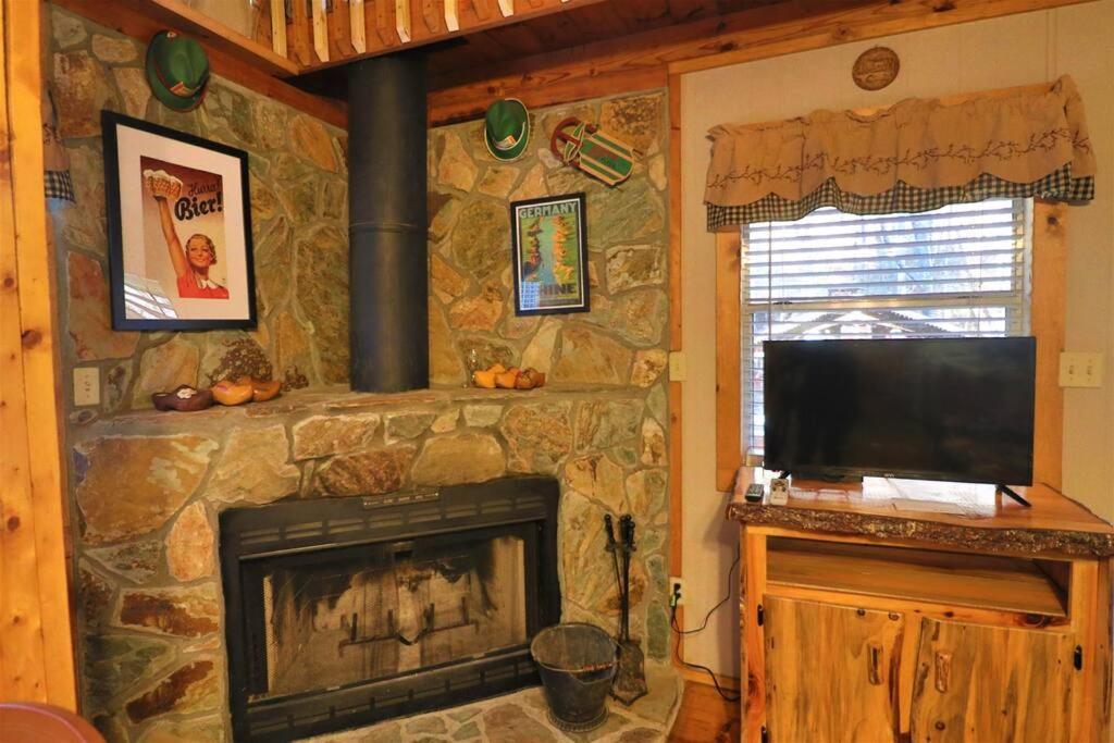 Oktoberfest Themed Cabin In Woods Stream #14 Helen Luaran gambar