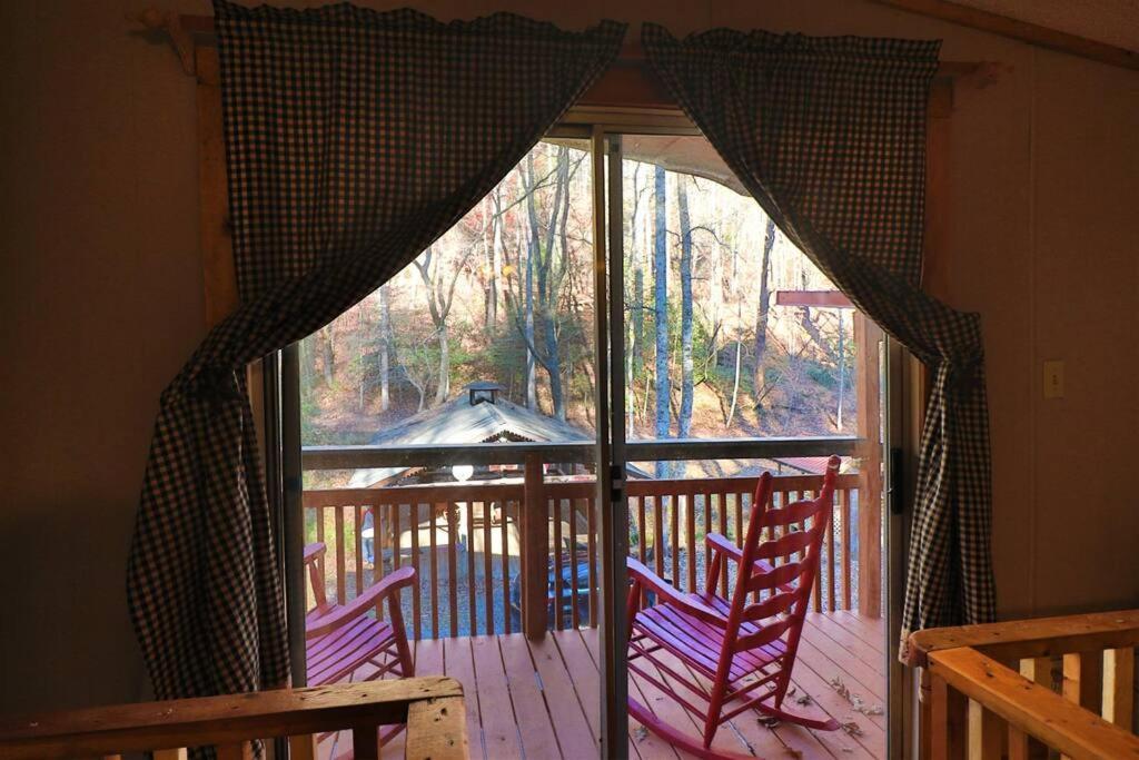 Oktoberfest Themed Cabin In Woods Stream #14 Helen Luaran gambar