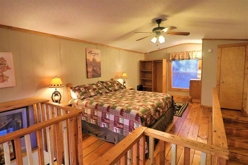Oktoberfest Themed Cabin In Woods Stream #14 Helen Luaran gambar