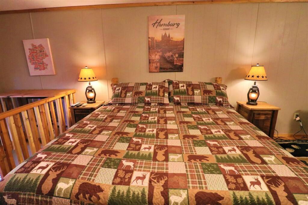 Oktoberfest Themed Cabin In Woods Stream #14 Helen Luaran gambar