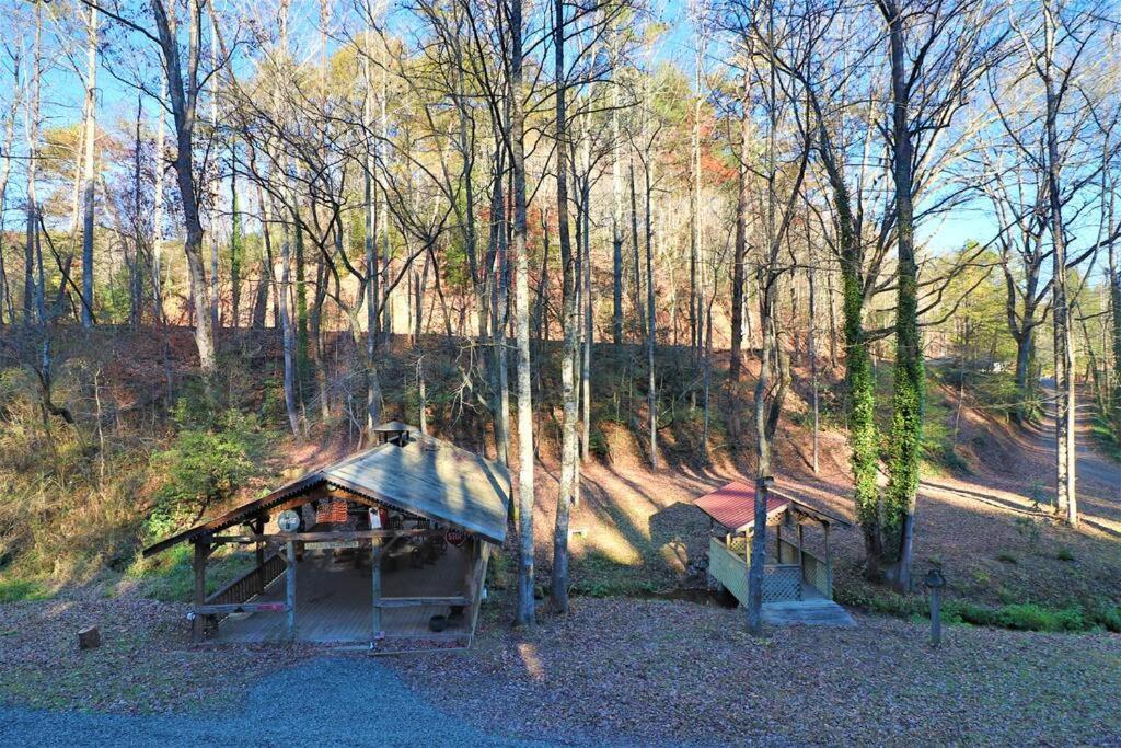 Oktoberfest Themed Cabin In Woods Stream #14 Helen Luaran gambar