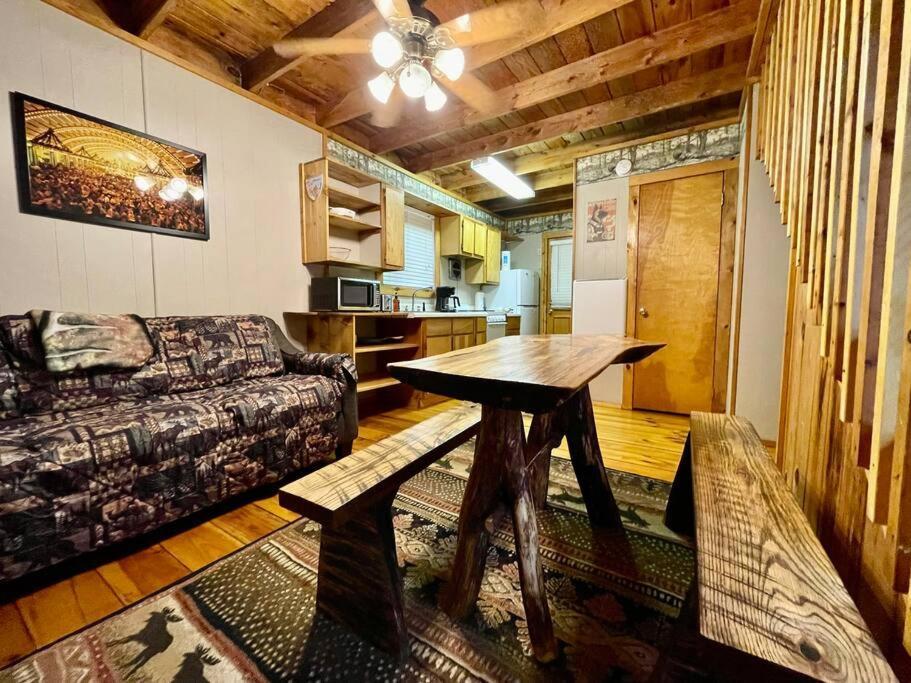 Oktoberfest Themed Cabin In Woods Stream #14 Helen Luaran gambar