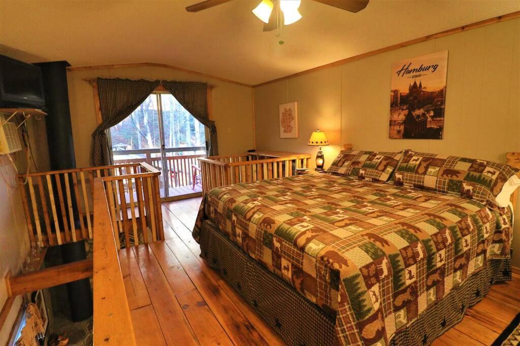 Oktoberfest Themed Cabin In Woods Stream #14 Helen Luaran gambar