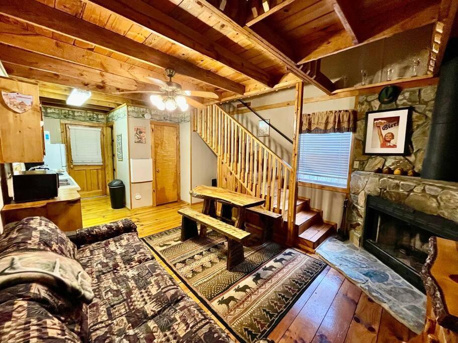 Oktoberfest Themed Cabin In Woods Stream #14 Helen Luaran gambar